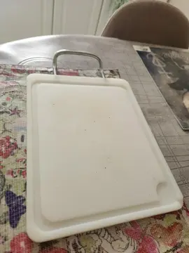Planche à découper blanche