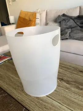 poubelle de bureau en plastique