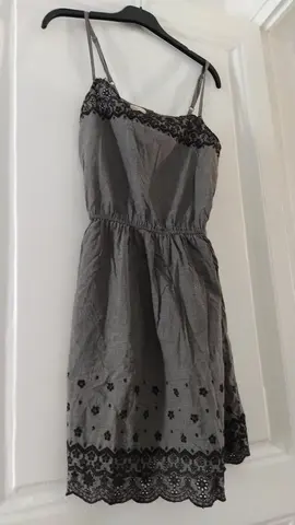 robe légère grise et noire taille 36