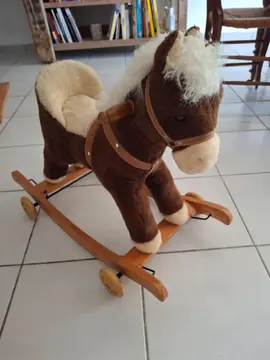 Jouet cheval bascule