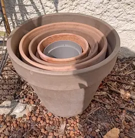 Pots en terre cuite de plusieurs tailles