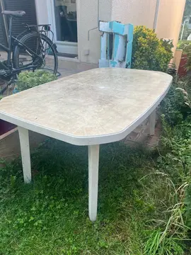 Table de jardin en plastique
