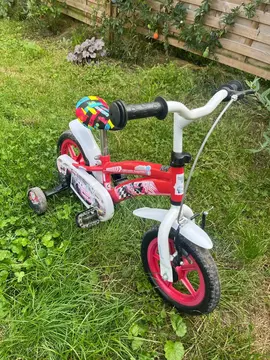 Vélo enfant avec petites roues
