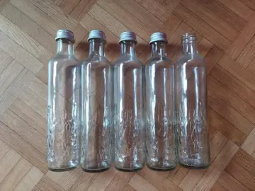 5 bouteilles décoratives en verre