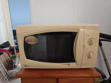four micro-ondes