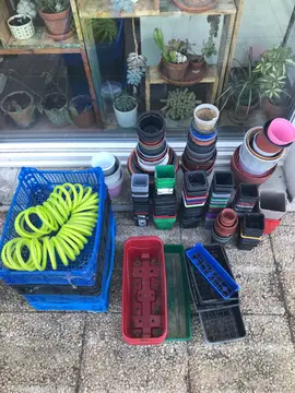 pots pour semis toutes tailles, caisse plastique, bidon 10 litres