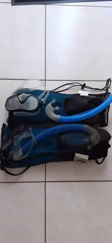 2 lots de plongée palmes tubas masques