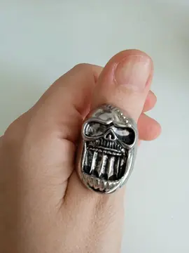 Bague tête de mort décapsuleur