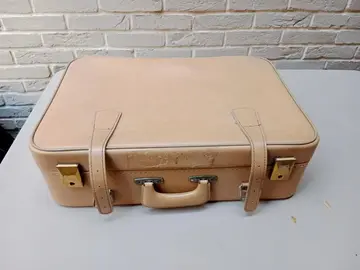 valise rétro doublée de satin jaune