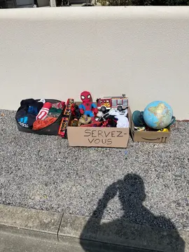 divers jouet et vêtements enfant