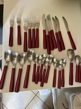couverts rouge ikea
