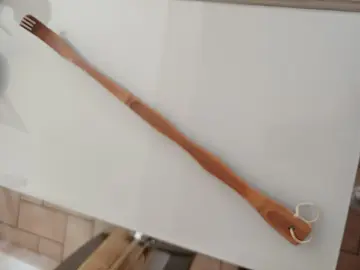 gratte-dos en bois