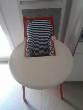 chaise haute rouge