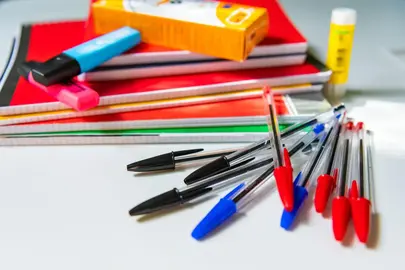 fournitures de bureau / scolaires