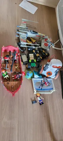 lot de jouets divers