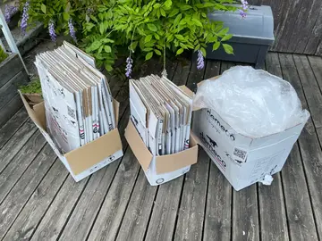 Lot cartons de déménagement et papier-bulle