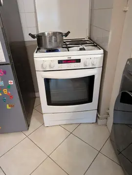 cuisinière gaz+1 plaque électrique