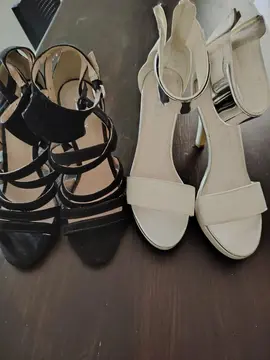 Deux paires d'escarpins