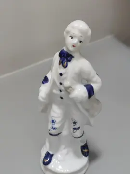 Petite statuette en porcelaine