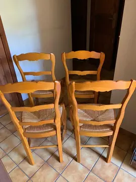 Chaises rustiques en chêne