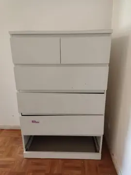 commode avec un tiroir qui ferme mal