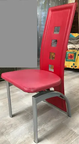 Chaise rouge