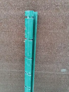 Poteaux pour clôture grillage rigide