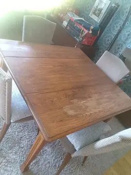 table en bois 1m10x1m10 non démontable à venir chercher 7 étages à descendre prévoir 2 personnes