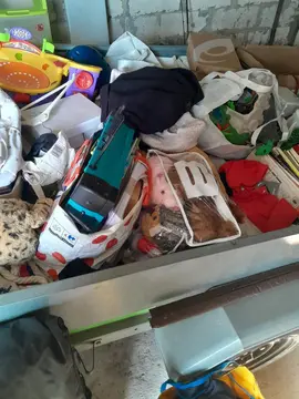 donne ensemble de jeux livres vêtements etc etc reste de puces