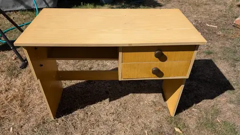 bureau avec tiroirs