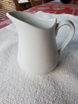 Pot à lait porcelaine blanche