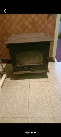 ancien petit poele a bois en fonte