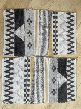 2 petits tapis 50 x 80