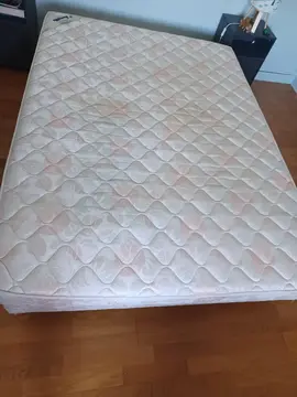 matelas dunlopillo + sommier tapissier Pirelli 140x190