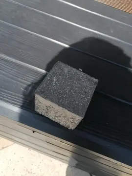 27 Pavés en ciment gris