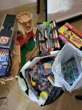 gros lot jouets, livres, jeux de société....