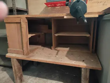 petit établi avec meuleuse