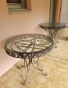 table en verre et fer forgé