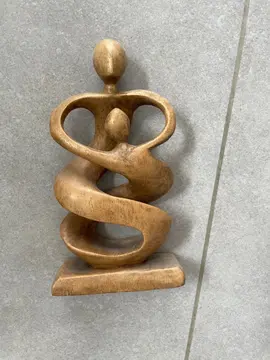 statue