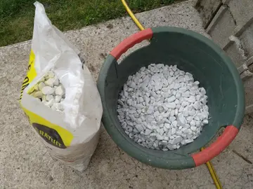 gravillon décoratif blanc jardin
