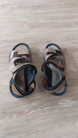 paire de sandales Aigle pointure 42