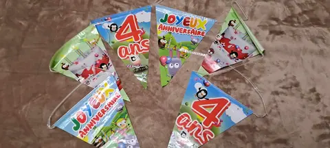 Decoration anniversaire fanions 4 ans