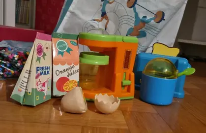 Sac de jouets (dinette, petite voiture super cool, perles...)