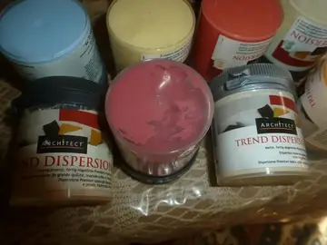 lot de 10 petits pots de peinture