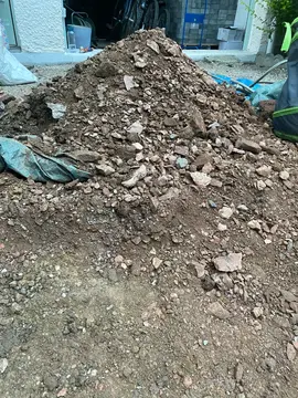 🌱 À donner – Terre avec cailloux/graviers/pierres – idéal remblai ou chantier 🌱