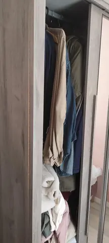 armoire avec miroir 150cm largeur ,62cm prof, 205 cm haut