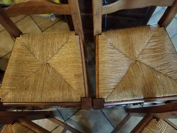 3 chaises en chêne doré