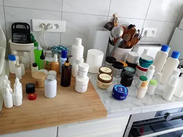 flacons, boîtes, contenants en plastique