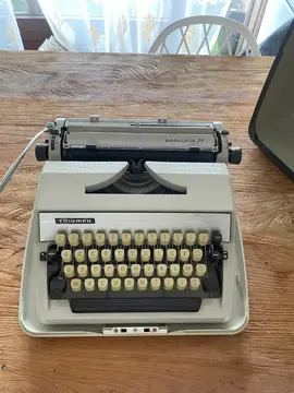 Machine à écrire TRIUMPH (fonctionnelle !)