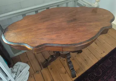 Table Violon en bois sculpté